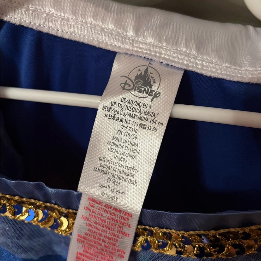🍎✨ Disney Store Snow White Costume Dress – Size 4T (2025 Collection) ✨🍎 - Picture 4 of 6